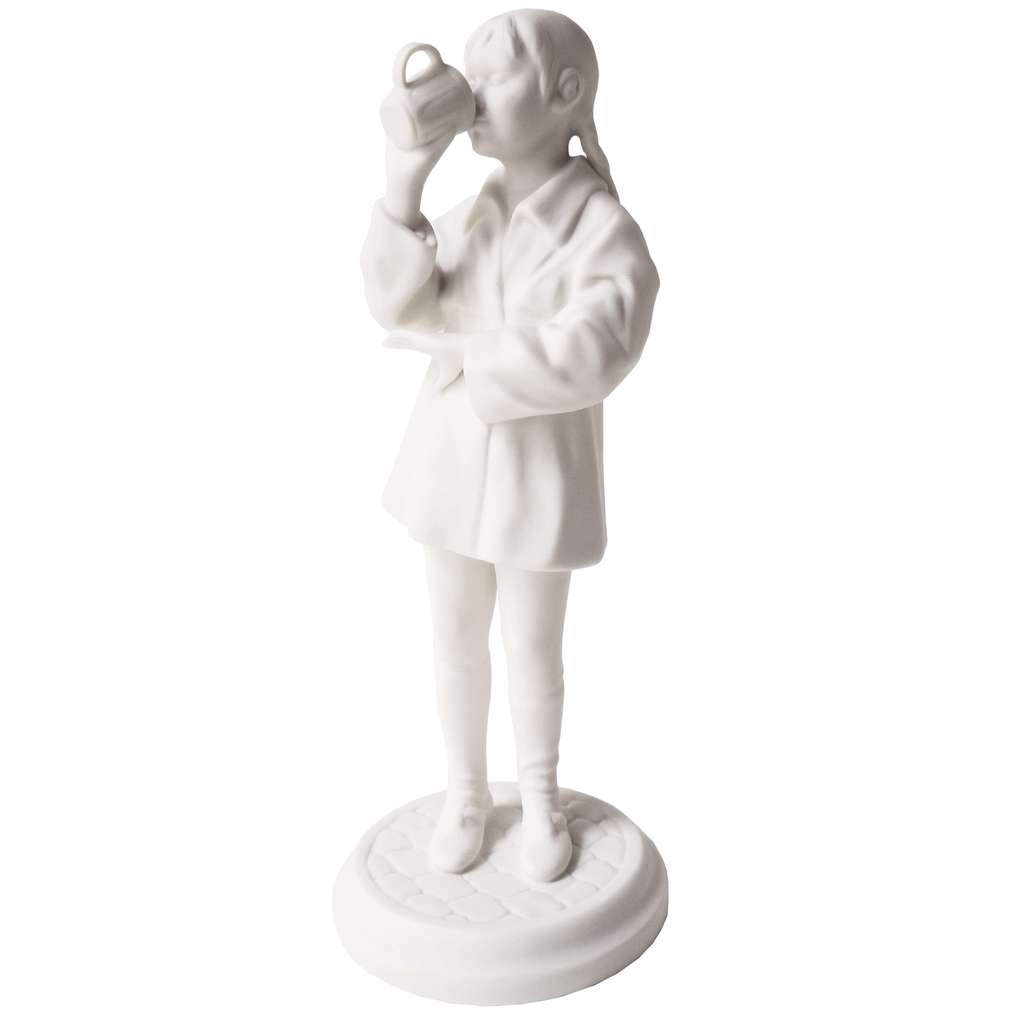 "Квас пьет, девочка №2"