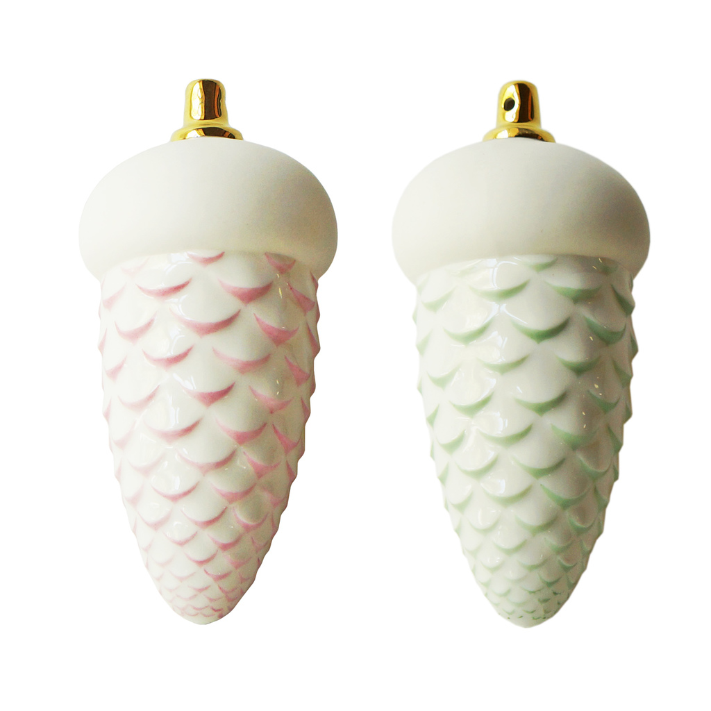 Елочная игрушка "Шишка" декорированная