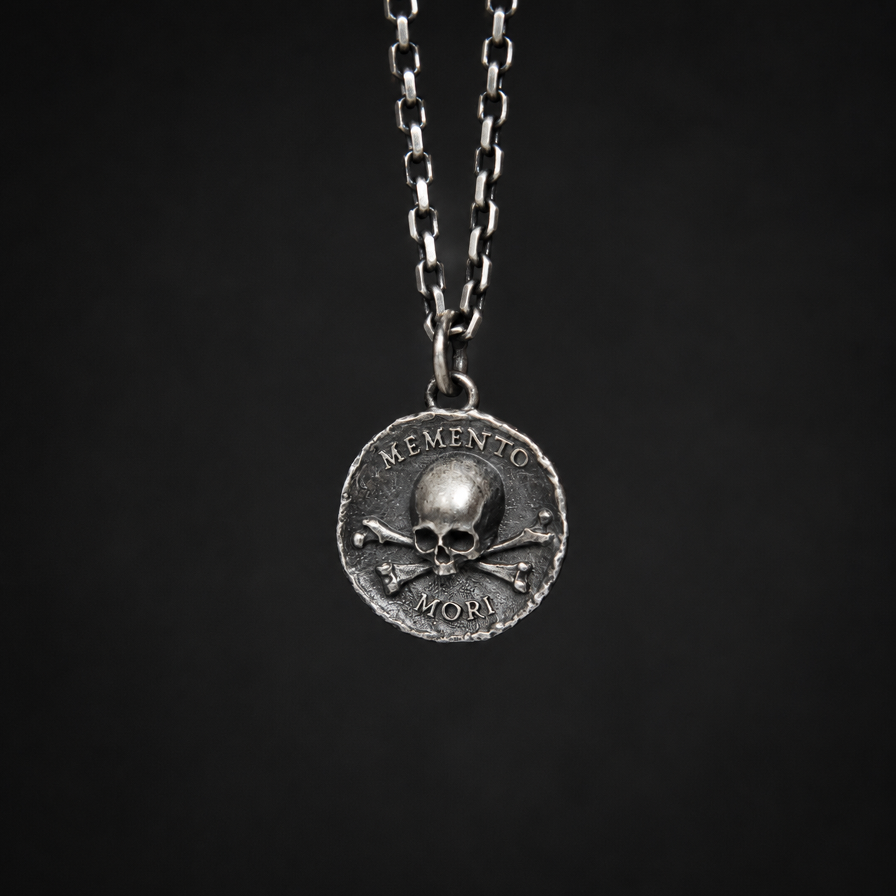 Подвеска Memento Mori круглая