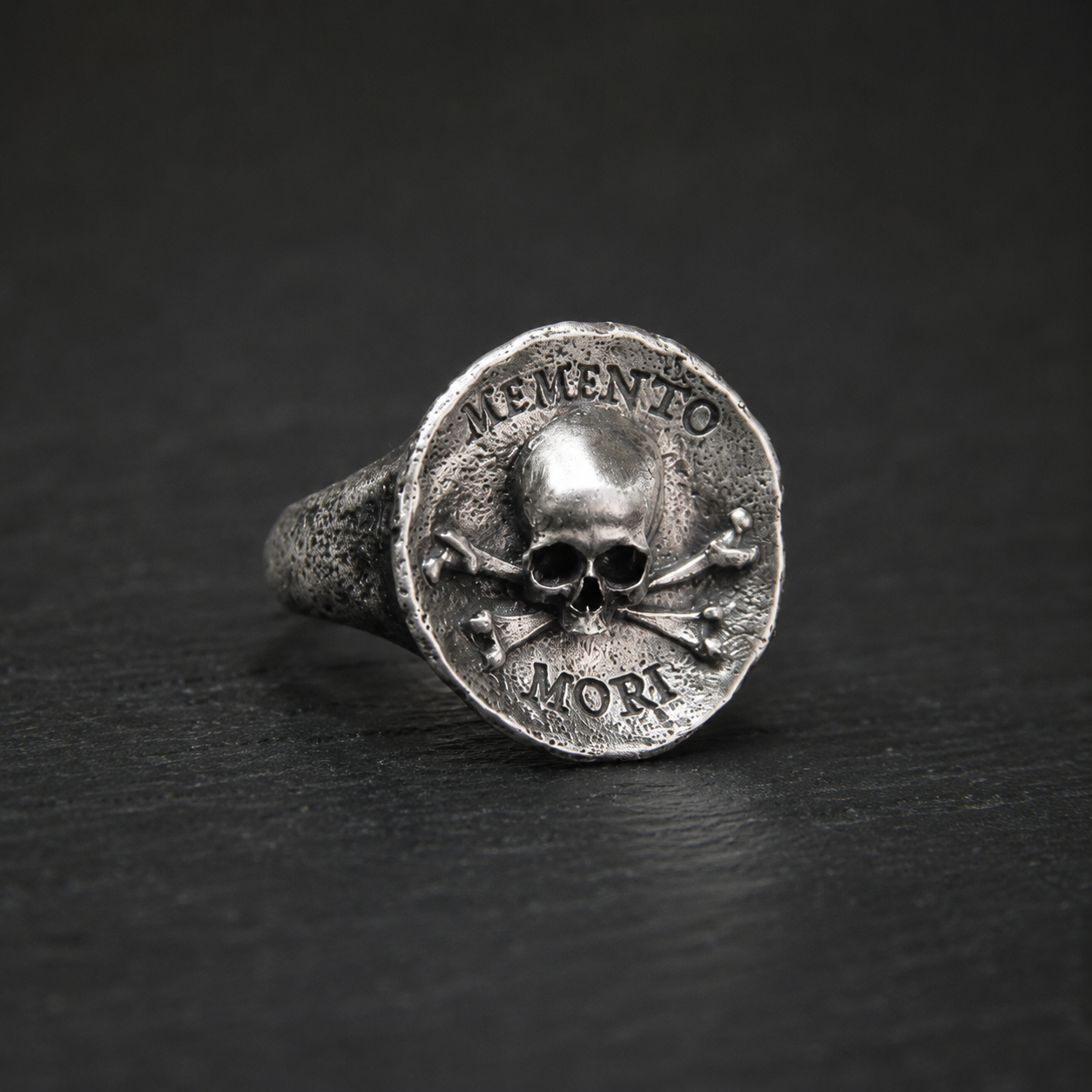 Перстень Memento Mori
