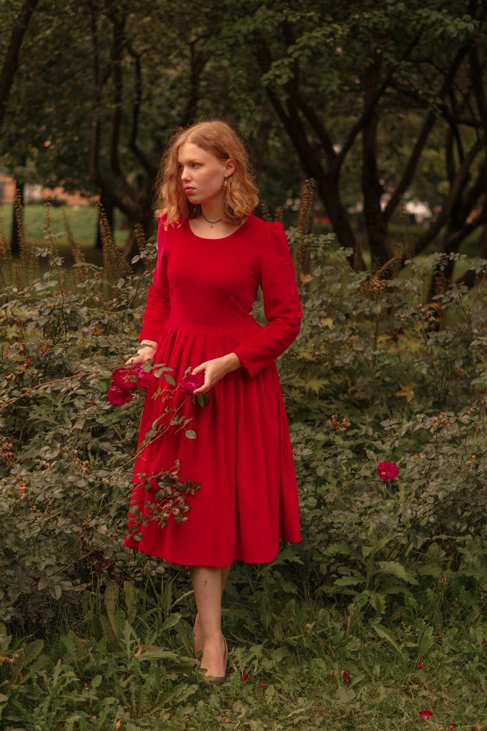 Красное бархатное платье "Княжна"