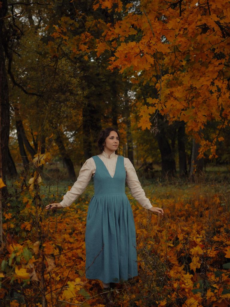 Сарафан "Вечер в саду" из бирюзовой крапивы