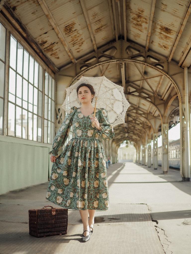 Платье «Слизерин» - Тюльпаны на зеленом