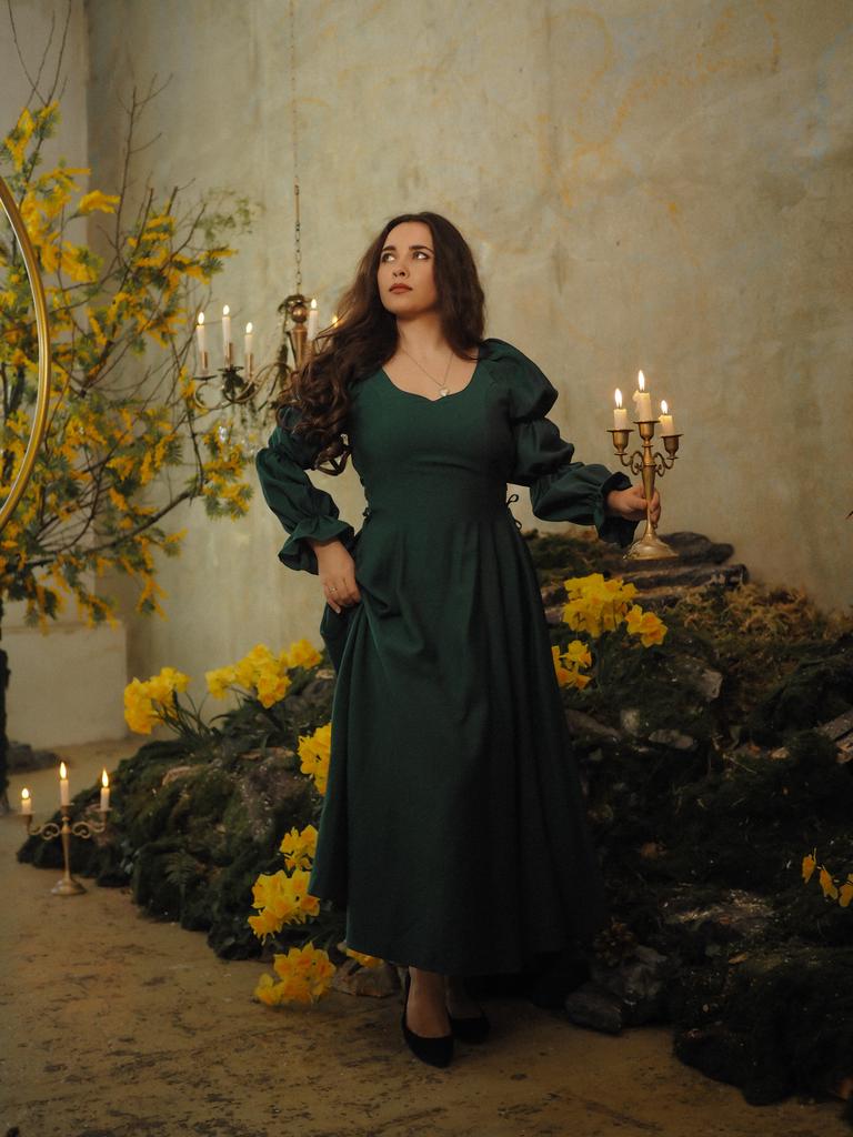 Платье «Арвен» изизумрудной вискозы крэш