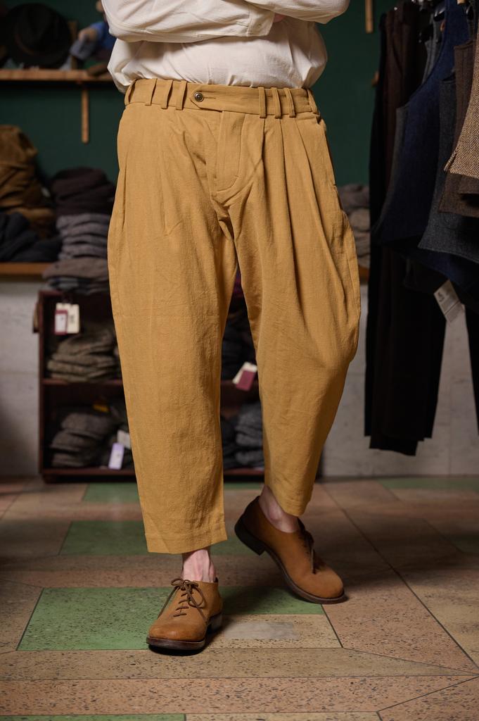 Брюки свободного кроя из вареной крапивы песочного цвета