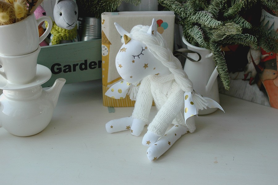 Белый единорог