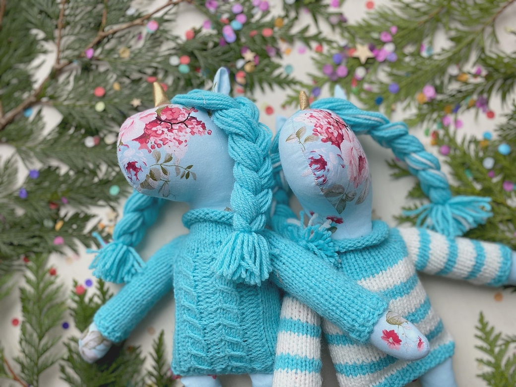 Единороги в цветочках