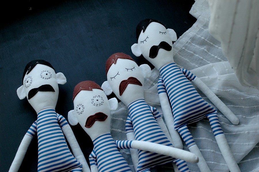 Мужики в тельняшках