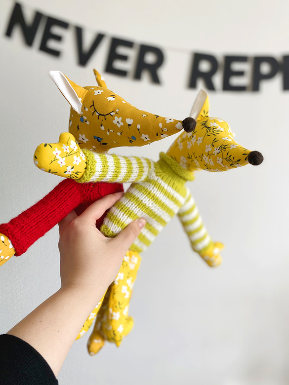 лисички в свитерах