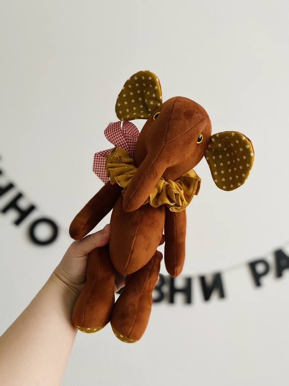 Коричневый слоник