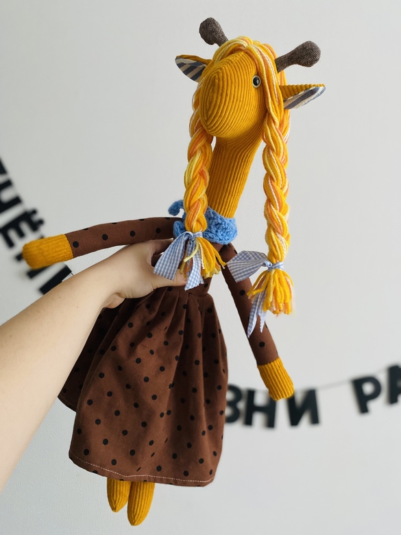 Жираф в платье