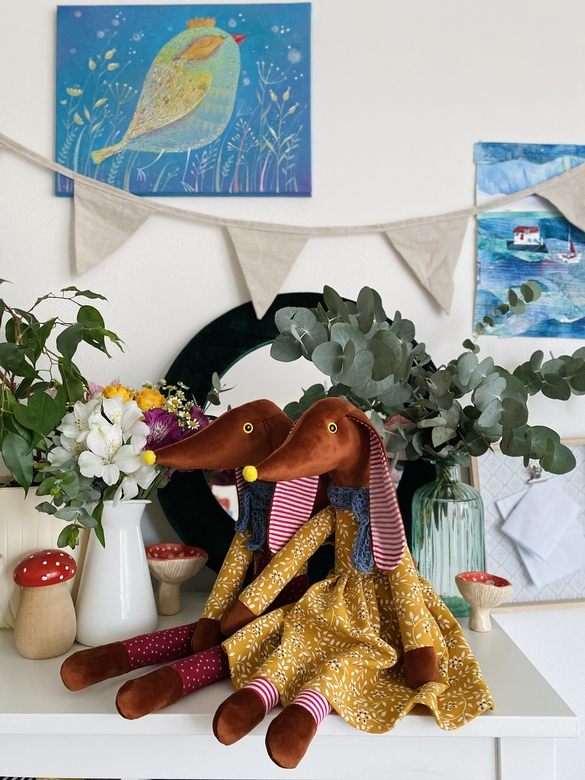 Таксы в одежде