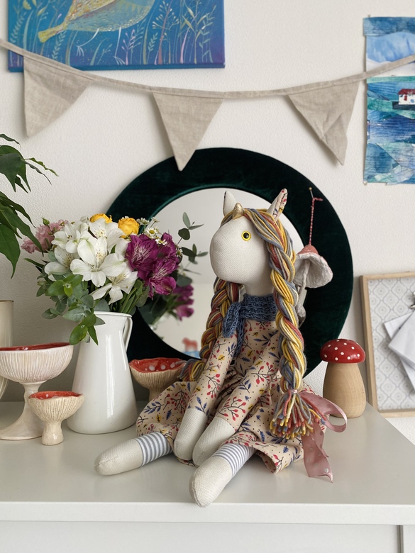 Единорог с косичками