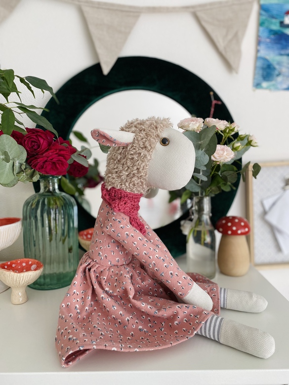 Овечка в розовом