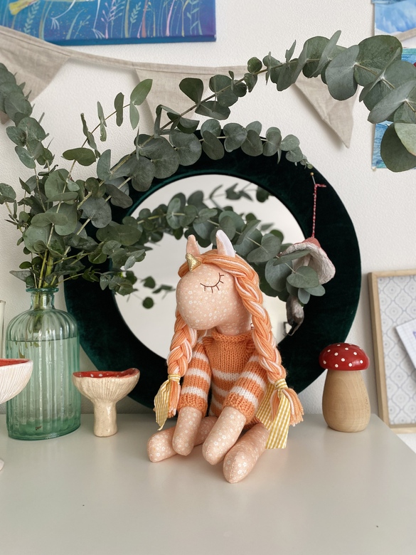 Единорожка персиковая