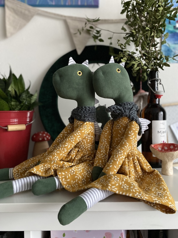 Дракошки в платьях