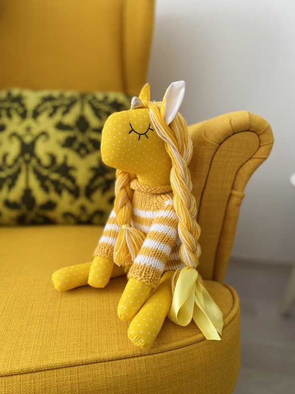 Сплюшка в желтом