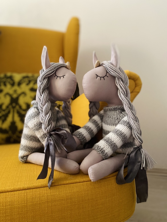 Сплюшки серые в свитерах