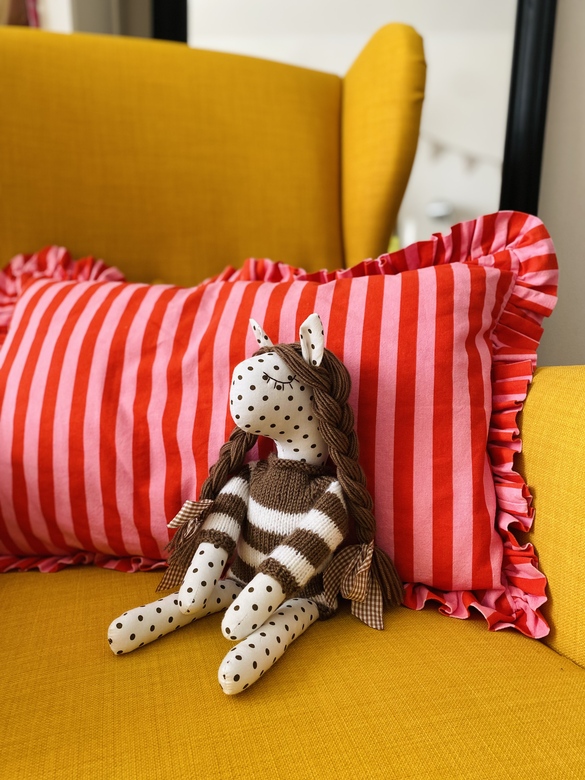 Лошака в свитере