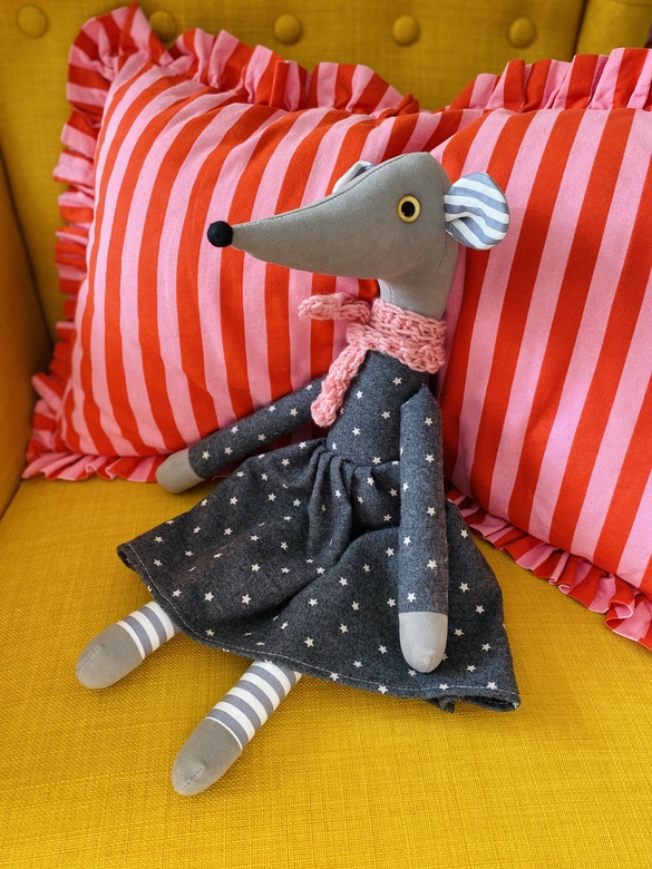 Мышь в сером