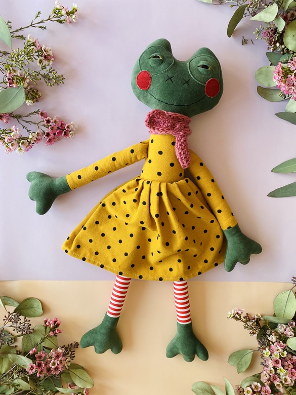 Жаба в желтом