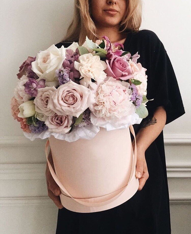 КОМПОЗИЦИЯ В ШЛЯПНОЙ КОРОБКЕ (L)