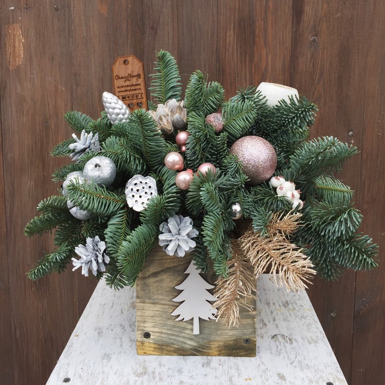 КОМПОЗИЦИЯ ИЗ ЖИВОЙ ЕЛИ В КАДКЕ (L)