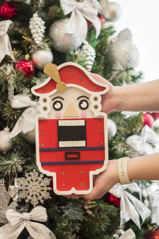 СВЕТИЛЬНИК - ЩЕЛКУНЧИК