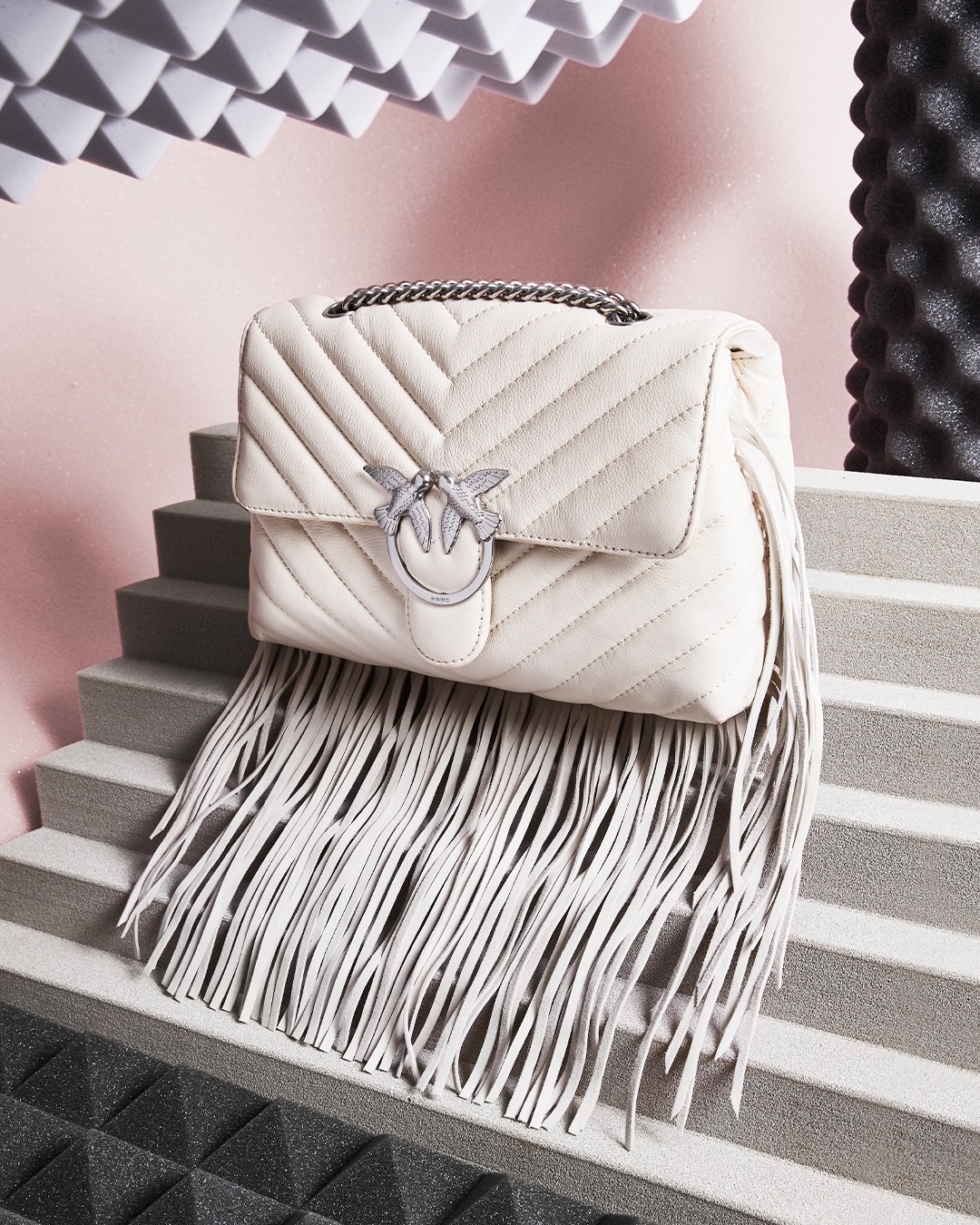 сумка Pinko fringes puff цвет white / молочный беж  HBPUFF02M