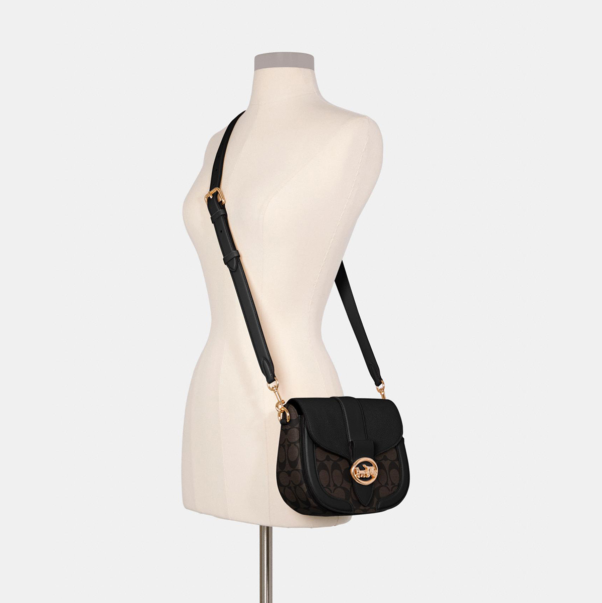 сумка COACH GEORGIE SADDLE BAG цвет Im/Brown Black / черный с лого HBGeorgie01