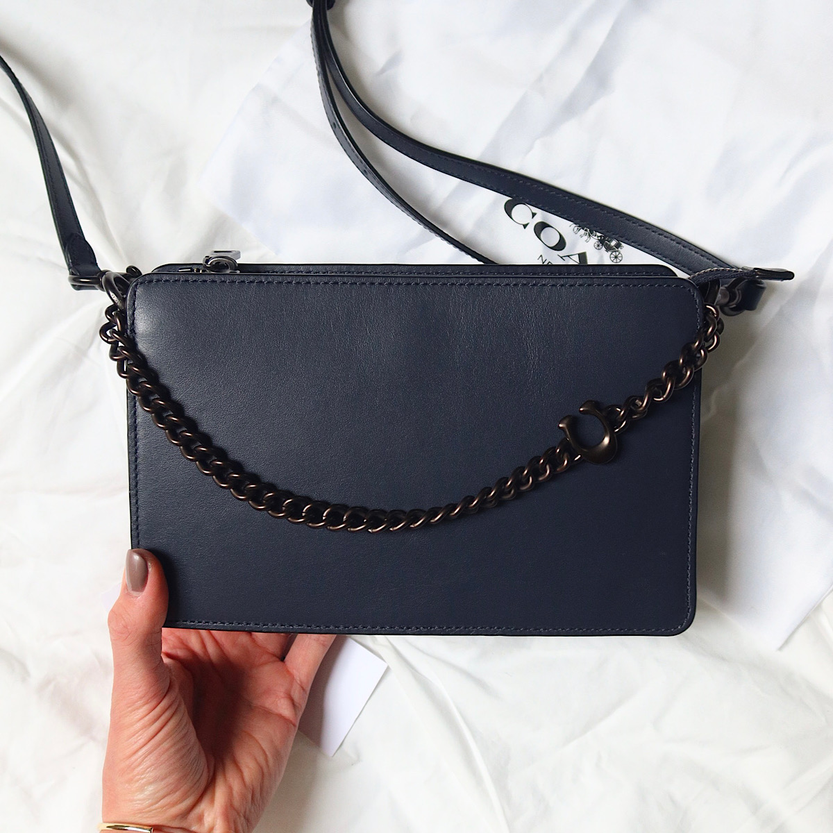 СУМКА COACH SIGNATURE CHAIN CROSSBODY NAVY BLUE / СИНИЙ M00011