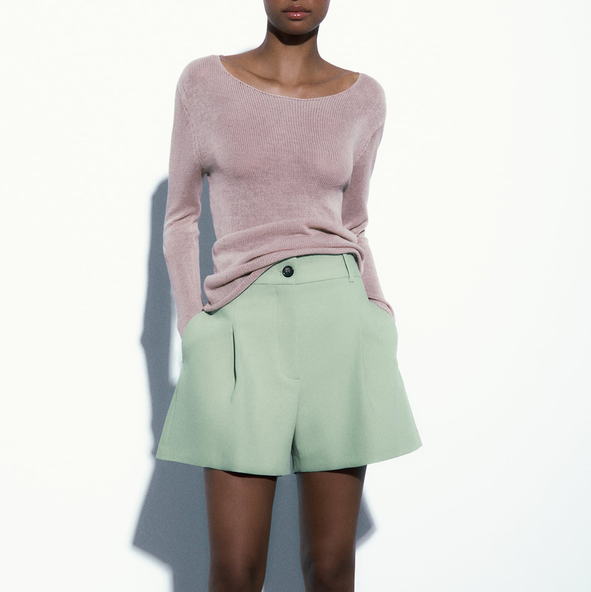 КОСТЮМНЫЕ ШОРТЫ  ZARA НА ВЫСОКОЙ ТАЛИИ ЦВЕТ СВЕТЛО-ЗЕЛЕНЫЙ M00569