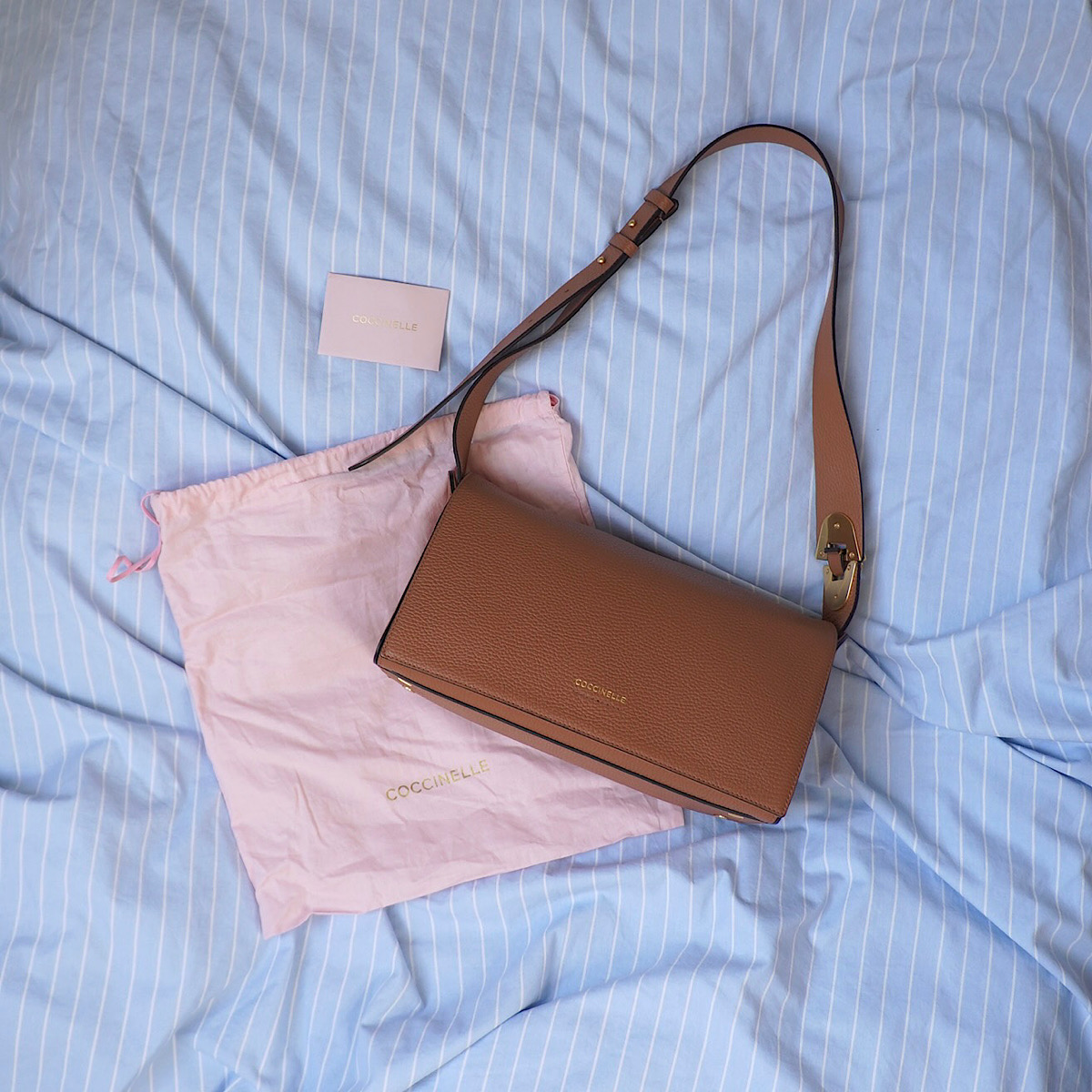 СУМКА COCCINELLE JOSEPHINE цвет Caramel W03 / Карамельно-коричневый M00748