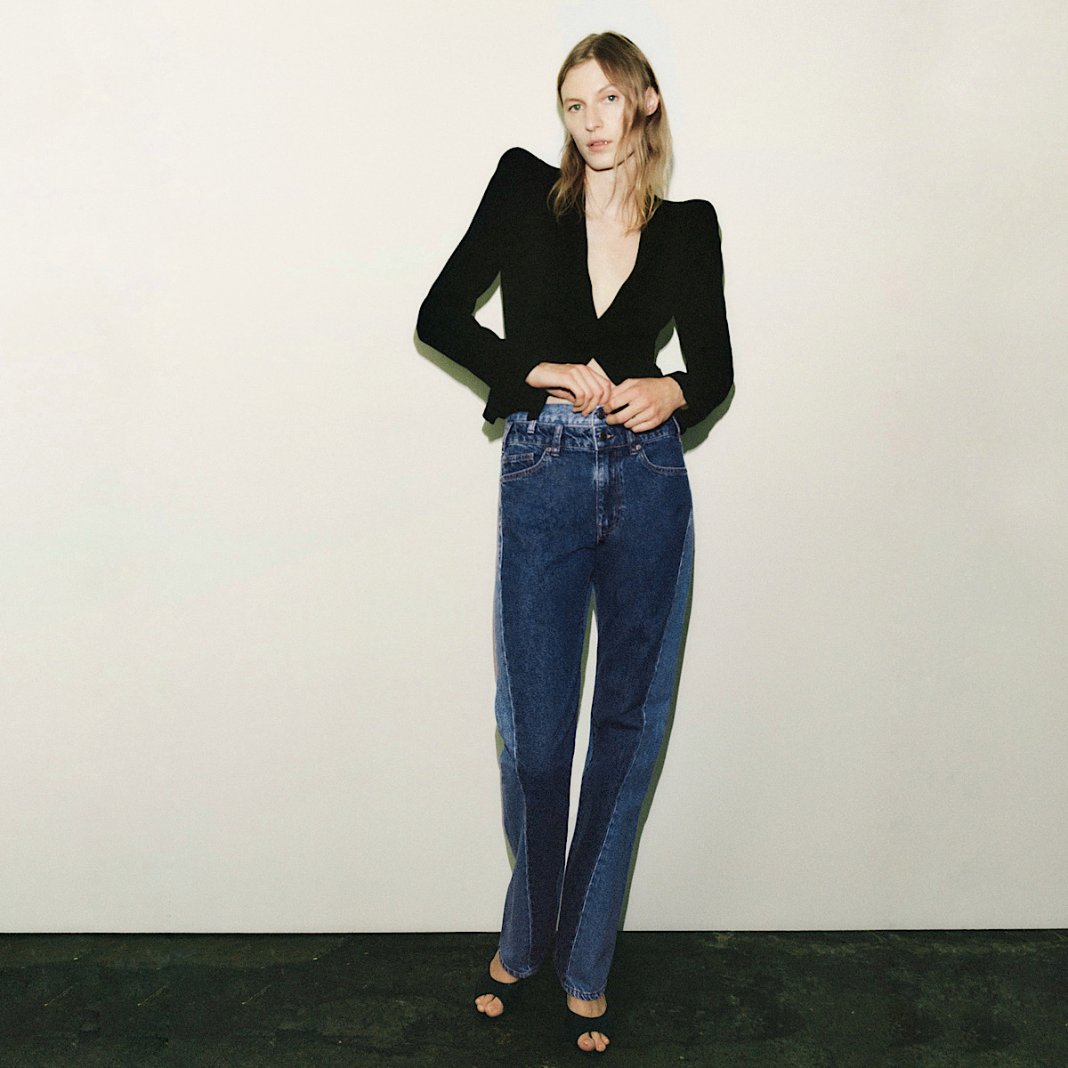 КОНТРАСТНЫЕ ПРЯМЫЕ ДЖИНСЫ НА ВЫСОКОЙ ТАЛИИ ZARA ZW STRAIGHT-FIT HIGH-WAIST CONTRAST JEANS BLUE / СИНИЙ M00471