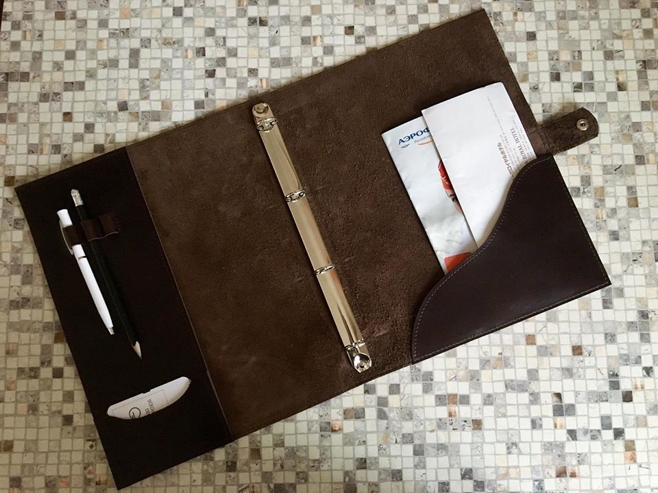 Кожаная папка с карманами, для бумаг на кнопке, гладкая кожа