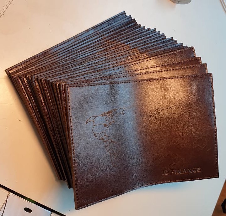 Обложка на паспорт и автодокументы с логотипом из натуральной кожи