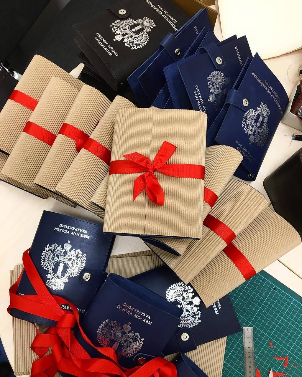 Кожаная папка для документов с логотипом