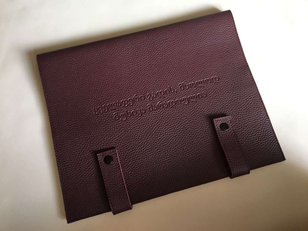Кожаная папка А4 на кнопках с карманами