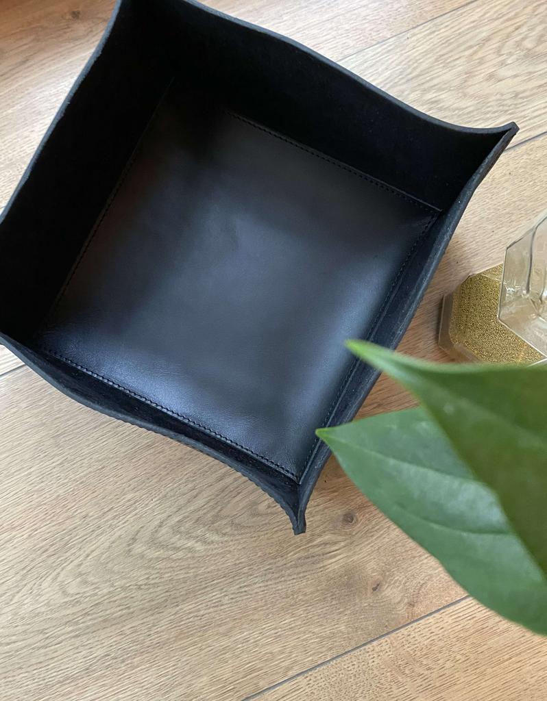 Корзина для хранения носочков и тапочек из натуральной кожи