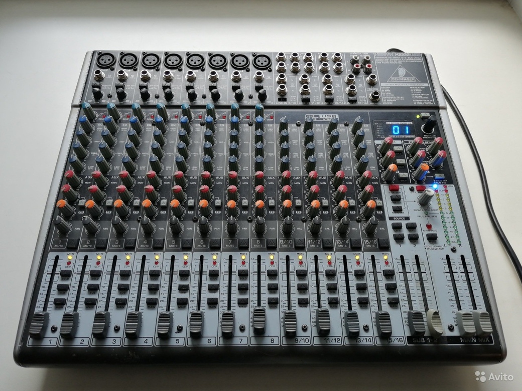 Behringer X2222USB Микшерный пульт