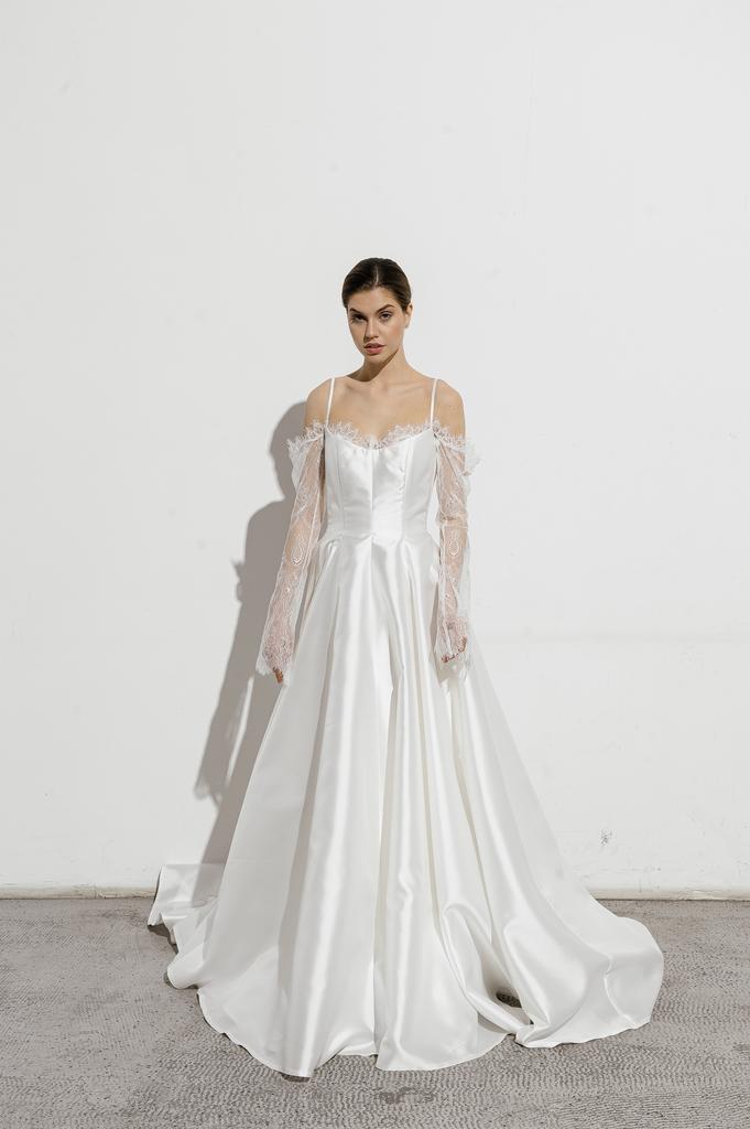 Свадебное платье из микадо со съёмной кружевной блузой