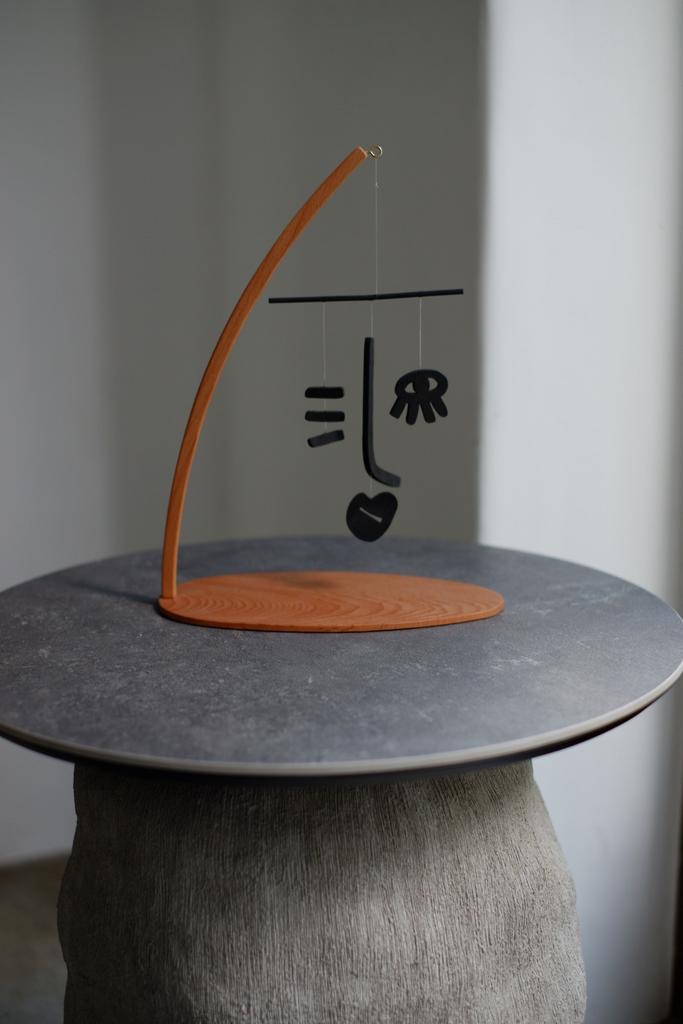 Simon standing mobile