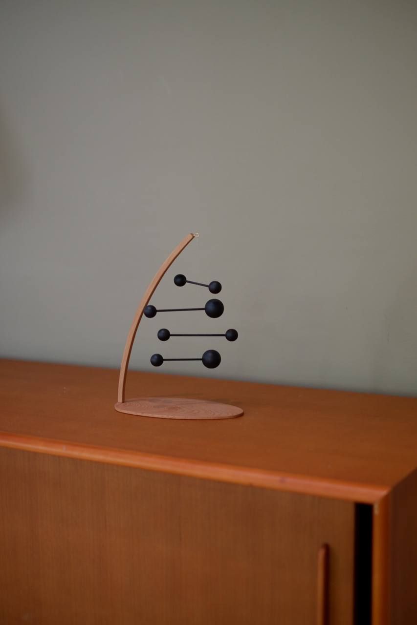 Simon standing mobile