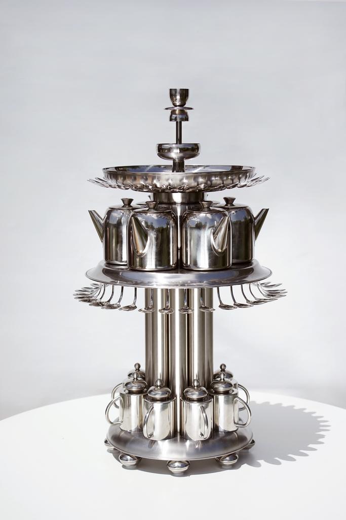 MAD TEA TABLE