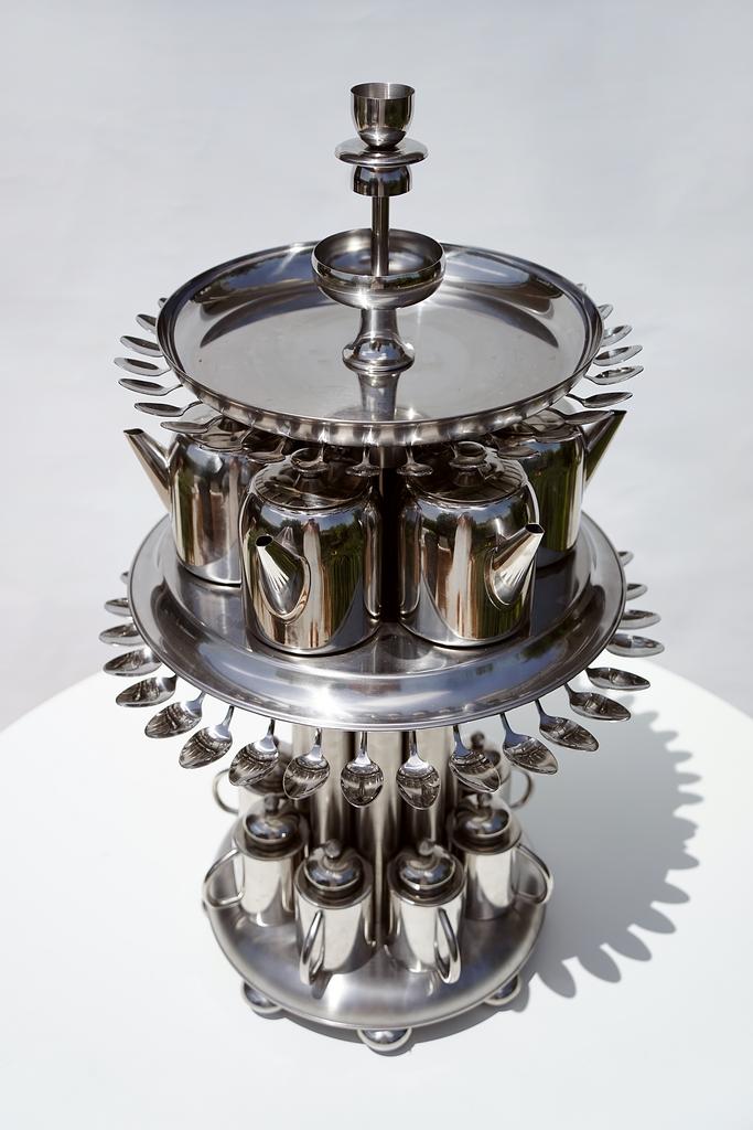 MAD TEA TABLE