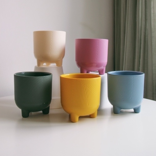 горшочек на ножках 1,45л (цвета на выбор)