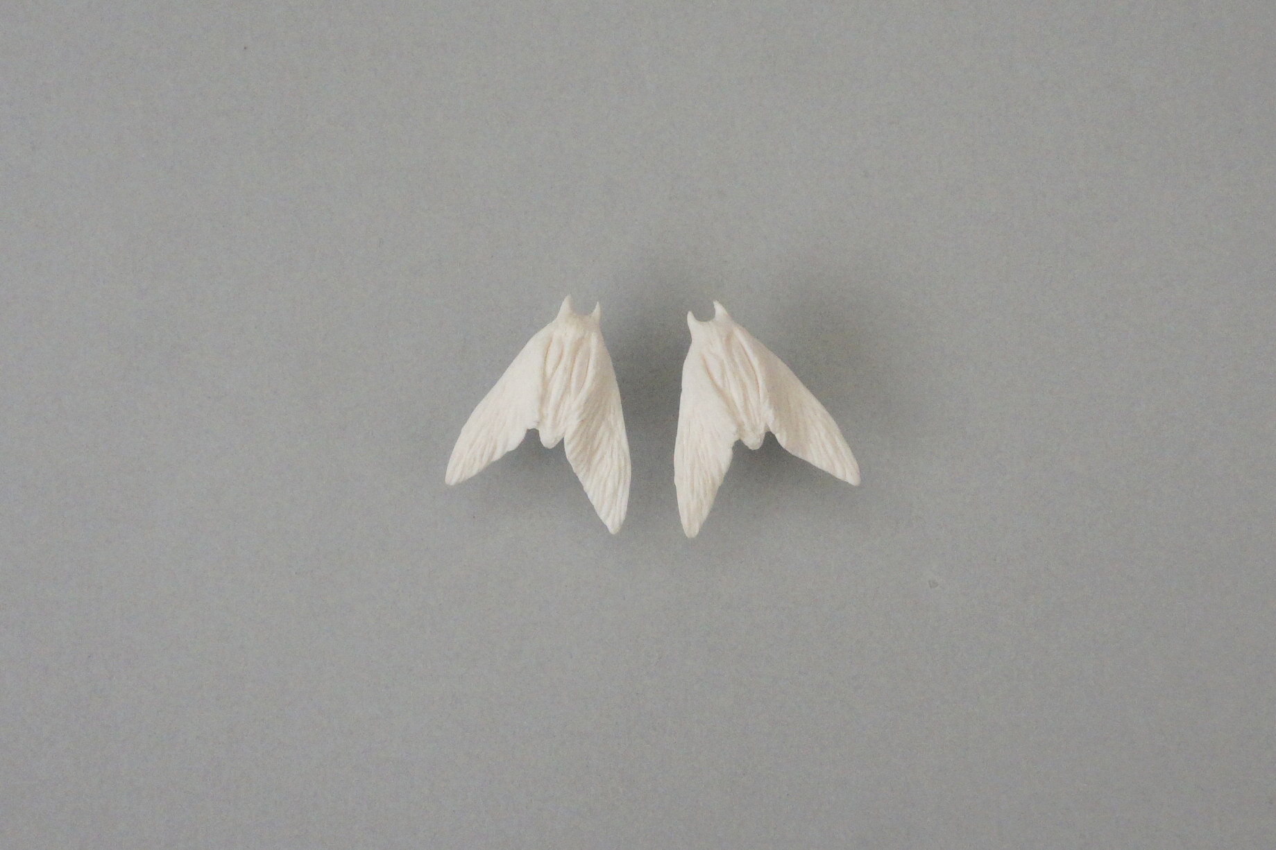 серьги малые белые мотыльки