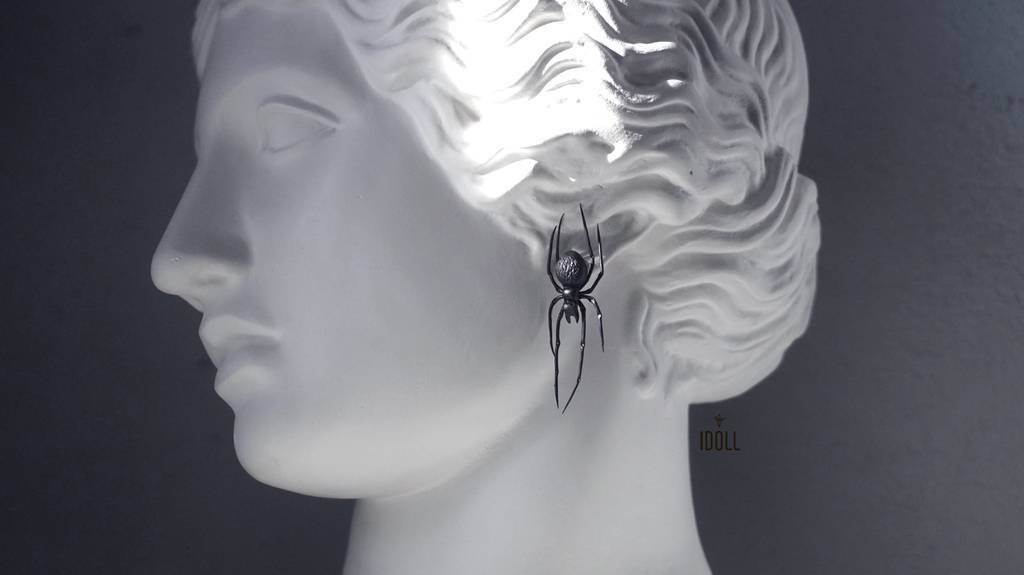 моносерьга чёрный паук