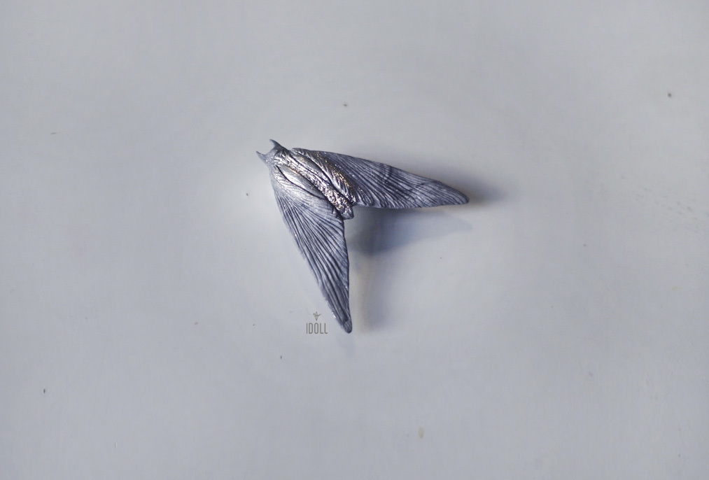 брошь серебристый мотылек