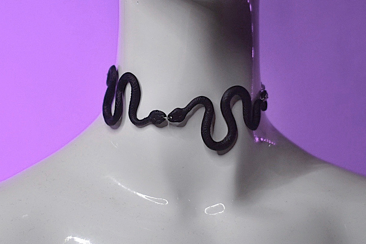 коллар две черные змеи